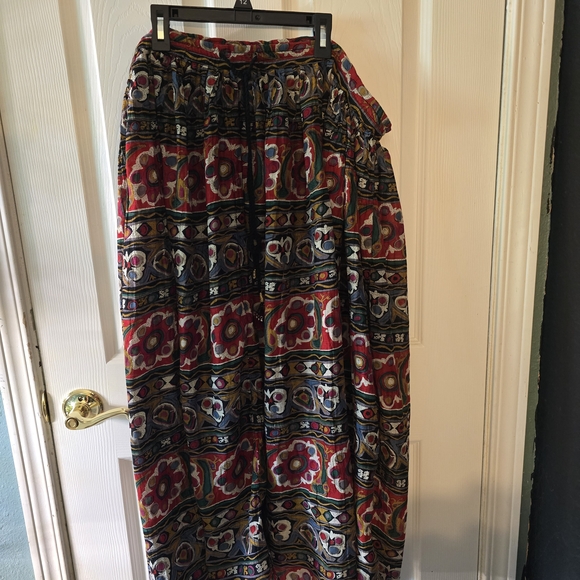 Sag Harbor Red and Black A-Line Maxi Skirt - Picture 1 of 4